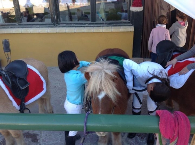 Preparando los ponis.jpg